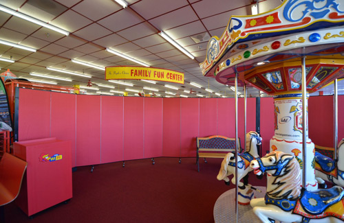 Partition screen for hospitality - party events Partition screen for hospitality - party events