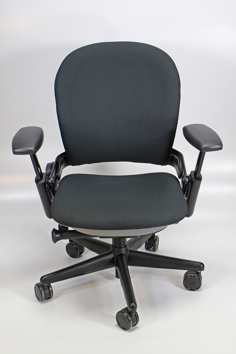 Steelcase leap v1 front view Steelcase leap v1 front view