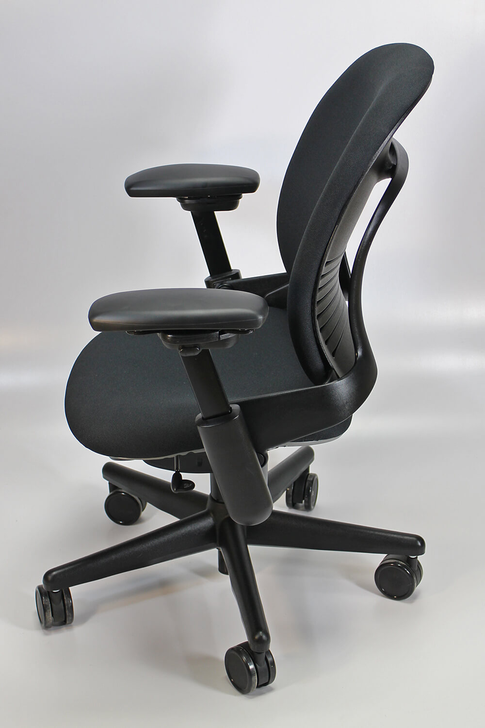 Steelcase leap v1 side view Steelcase leap v1 side view
