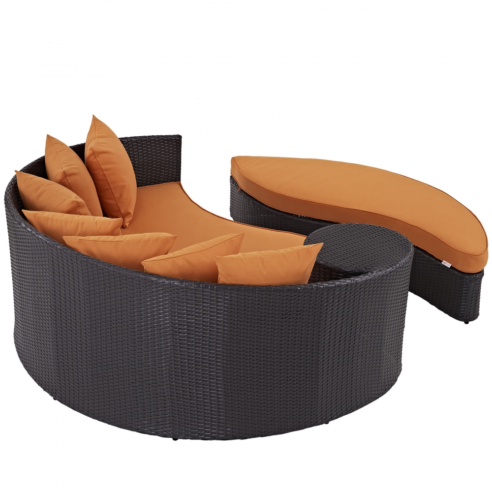 Wicker daybed rear view Wicker daybed rear view